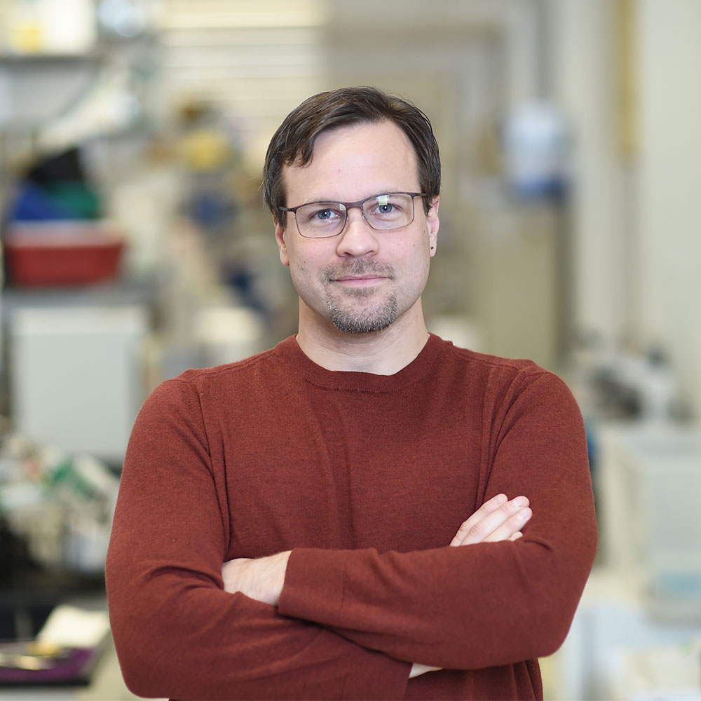 Image of Dr. Kenneth Olive in the lab